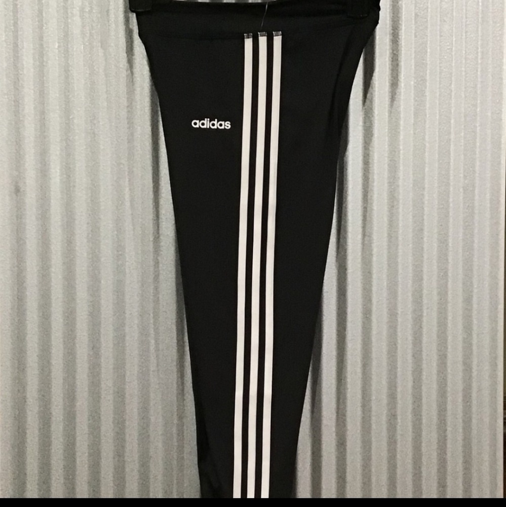 🆕️ Adidas  capris